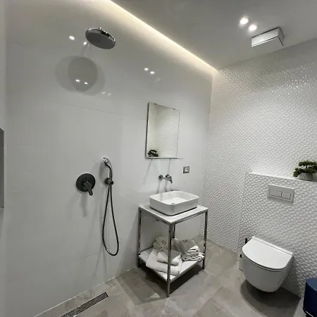 Enzo -central Blloku *