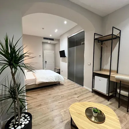 Enzo -central Blloku Tirana