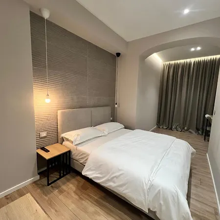 Enzo -central Blloku * Tirana