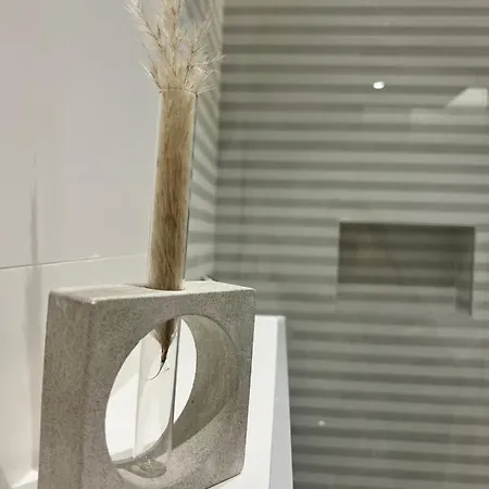 Enzo -central Blloku * ティラナ