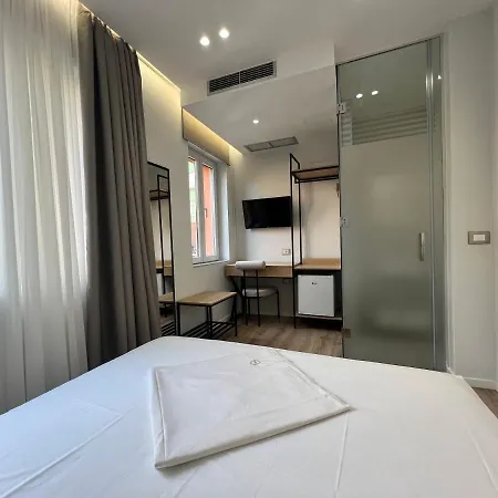 Enzo -central Blloku ティラナ