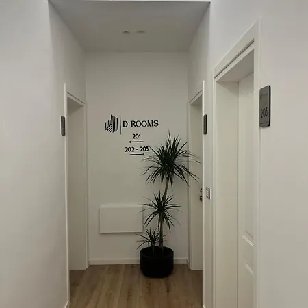 Enzo -central Blloku ティラナ