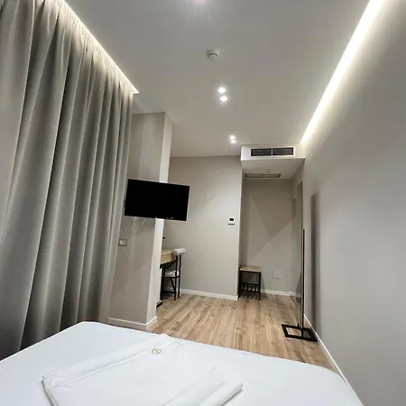 Enzo -central Blloku * ティラナ