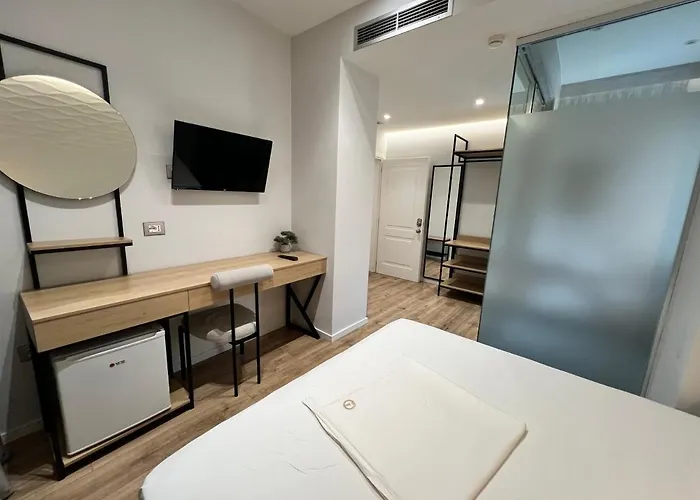 Enzo -central Blloku * Tirana