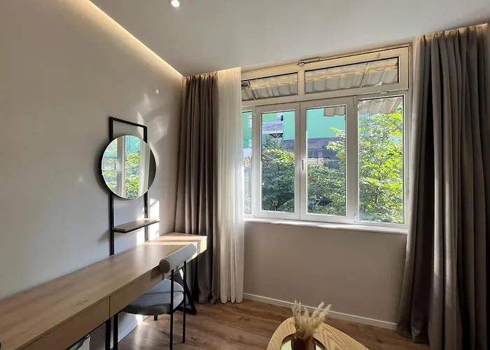 Enzo -central Blloku Tirana