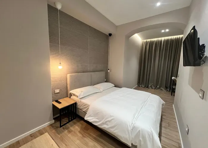 Enzo -central Blloku * Tirana