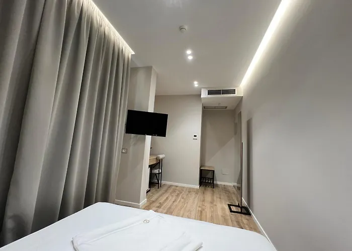 Enzo -central Blloku * Tirana